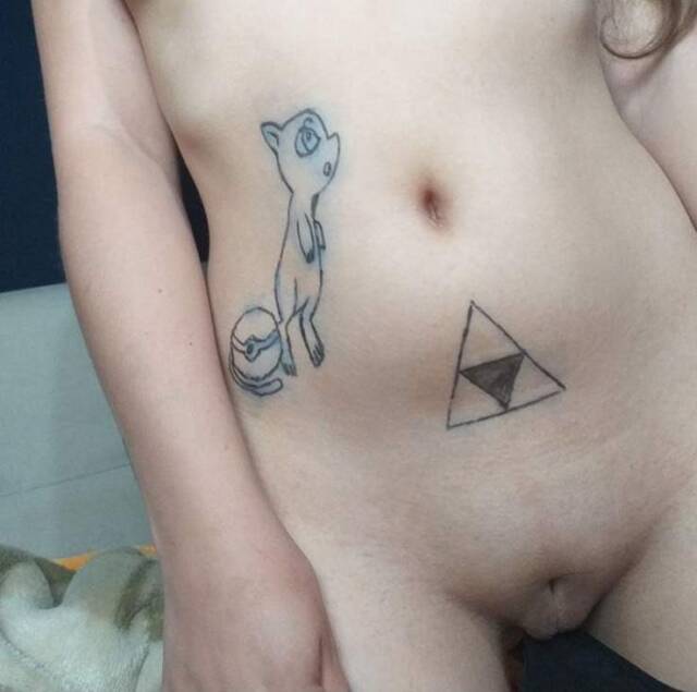 branquinha-nerd-tatuada-da-bucetinha-linda-2
