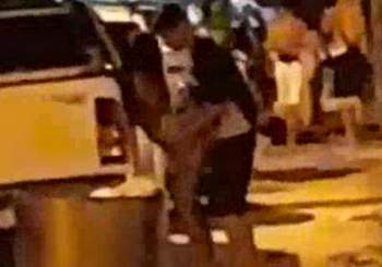 Novinha flagrada fodendo na rua em Guriri durante carnaval 2022 | Não Conto