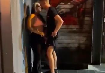 Flagrada pagando boquete na rua na saida da balada | Não Conto