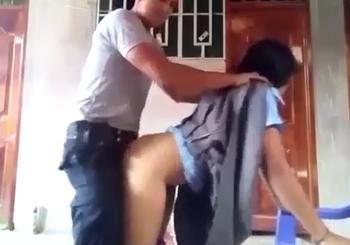 Comendo a prima safada no quintal | Não Conto