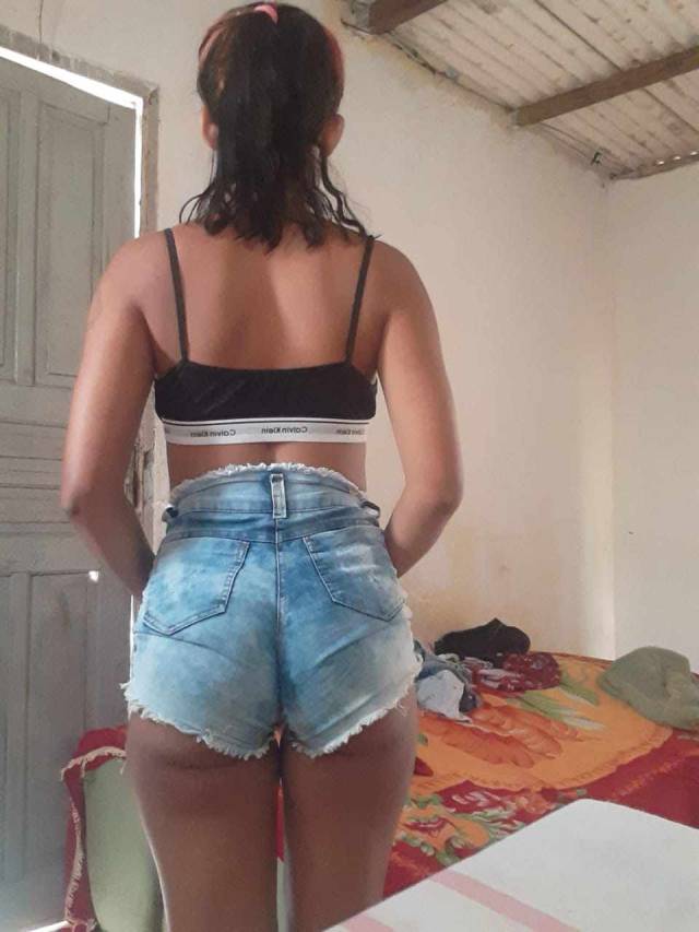 moreninha-20-anos-safada-da-favela-do-interior-25