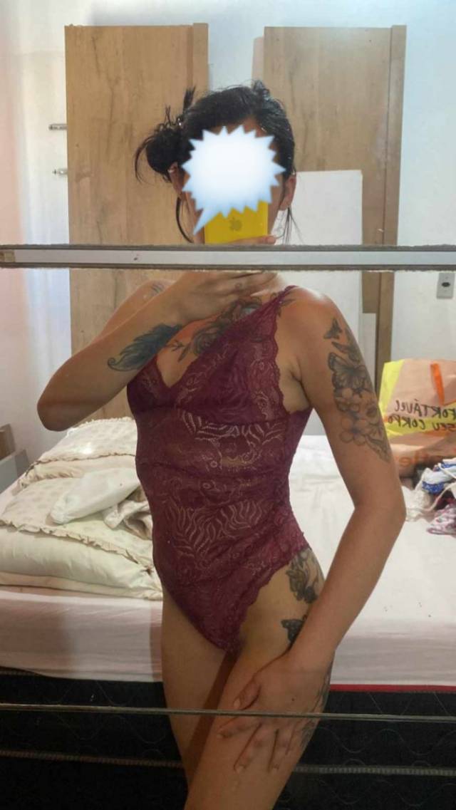 magrinha-tatuada-24-anos-greluda-6