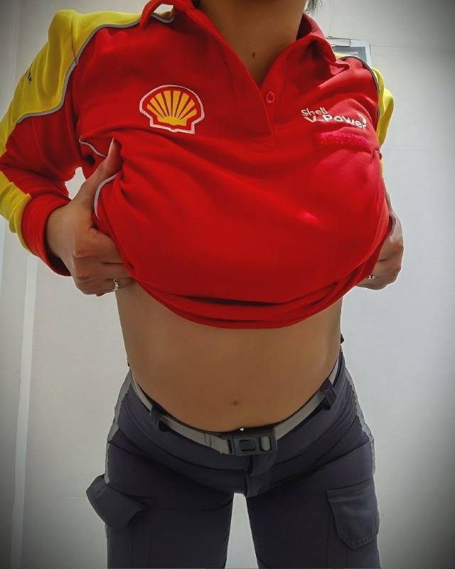 fotos-da-frentista-pelada-safada-do-posto-shell-2