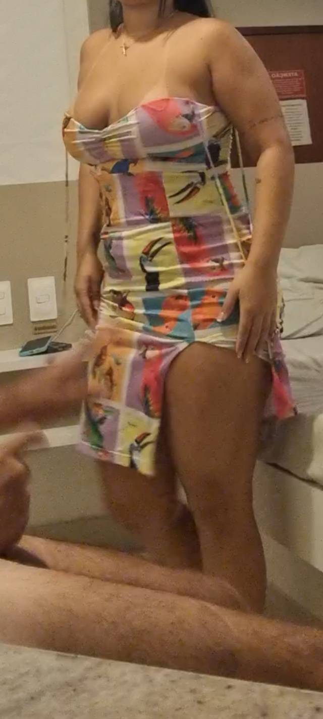 casada-peladinha-peituda-muito-tesuda-em-fotos-e-videos-2