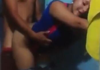 Pegou no flagra a prima transando no banheiro! Video! | Não Conto