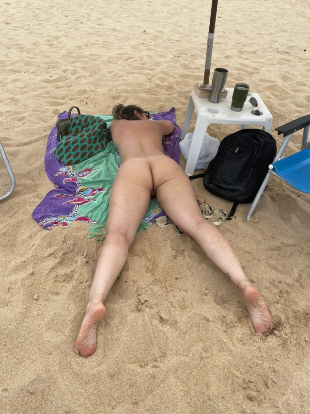 fotos-da-esposa-na-praia-de-nudismo-em-florianopolis-8